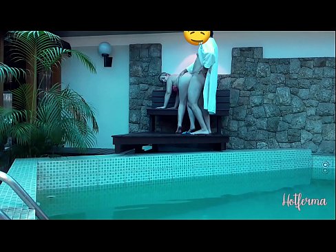 ❤️ Oga pe iranṣẹbinrin si awọn pool, sugbon ko le koju kan gbona ❤️❌ Ibalopo ☑